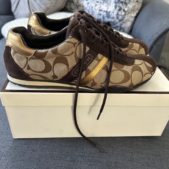 Coach Women’s Katelyn Monogram sneakers in a size 6M - Picture 2 of 10